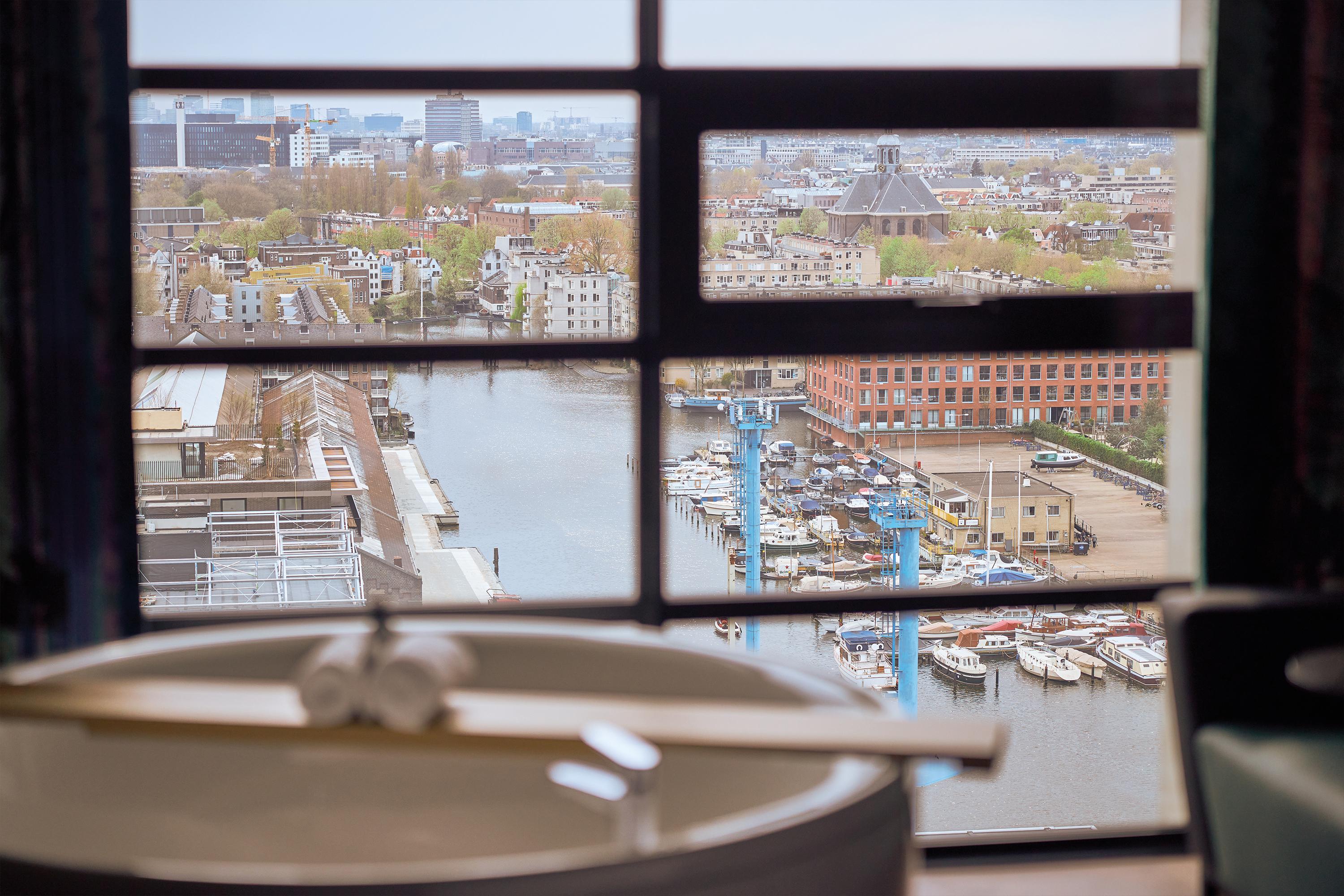 Inntel Hotels Amsterdam Landmark 외부 사진 View of the city of Rotterdam from the top of the tower