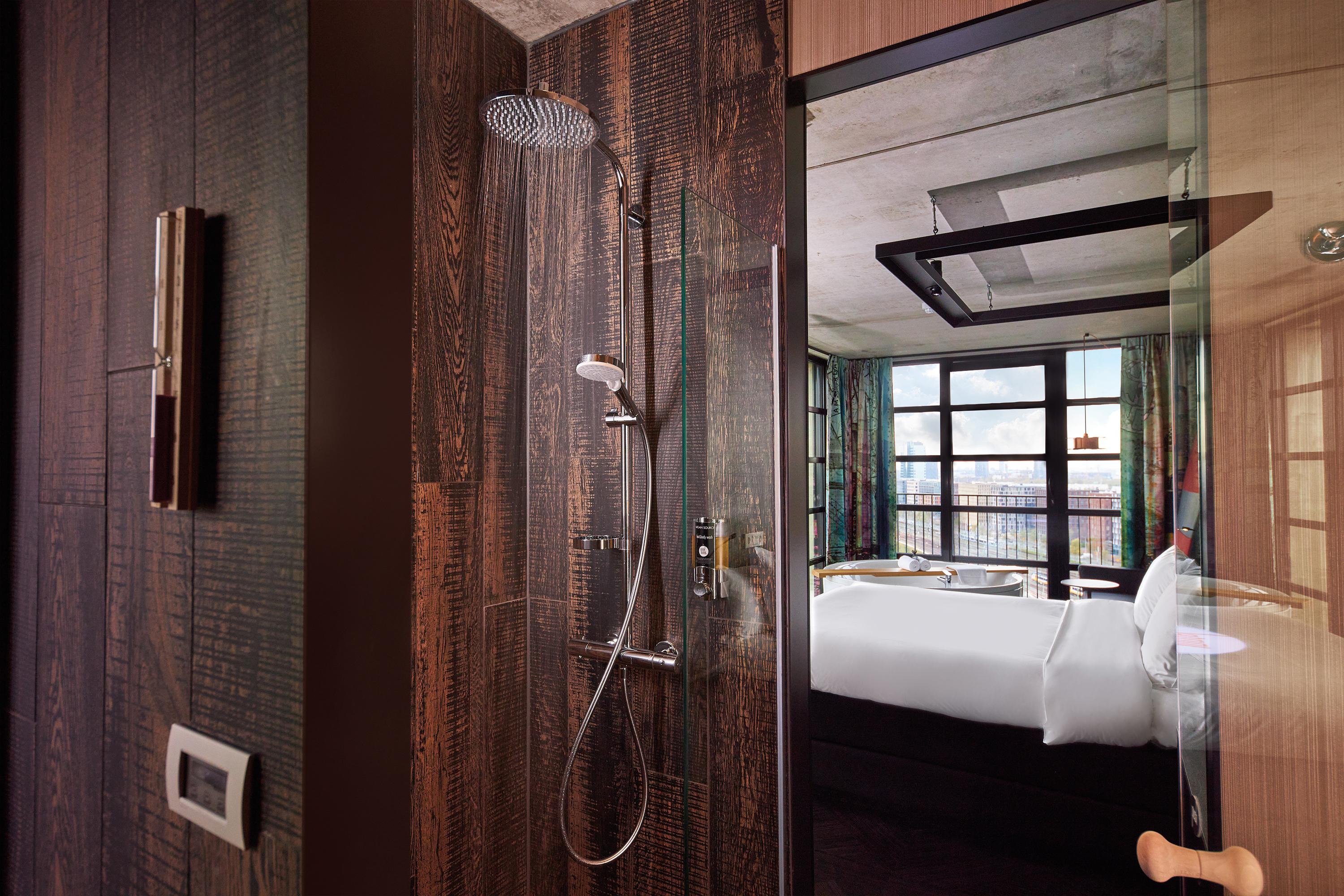 Inntel Hotels Amsterdam Landmark 외부 사진 Shower in a room at the hotel