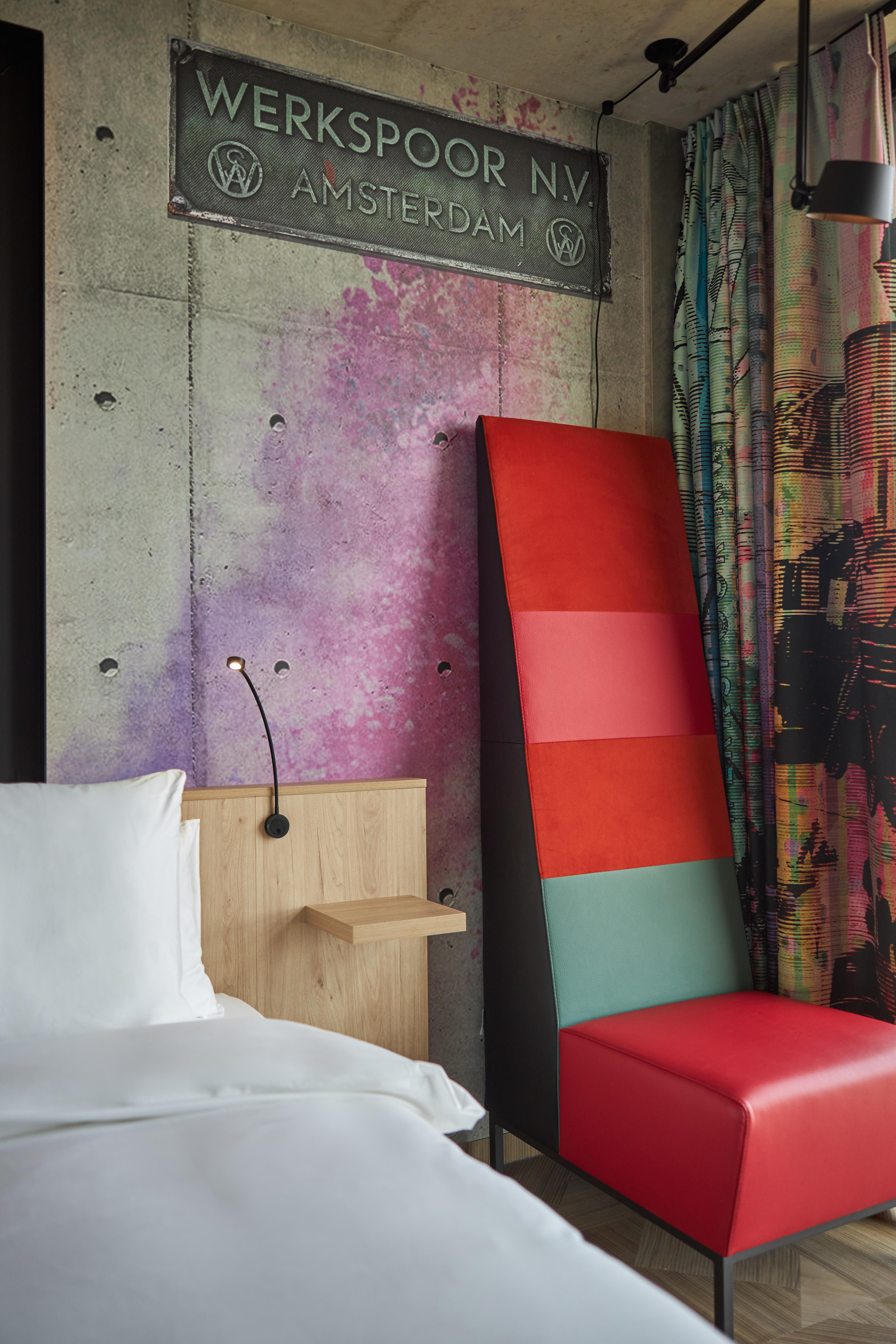 Inntel Hotels Amsterdam Landmark 외부 사진 The sign of Werkspoor on the wall of the hotel