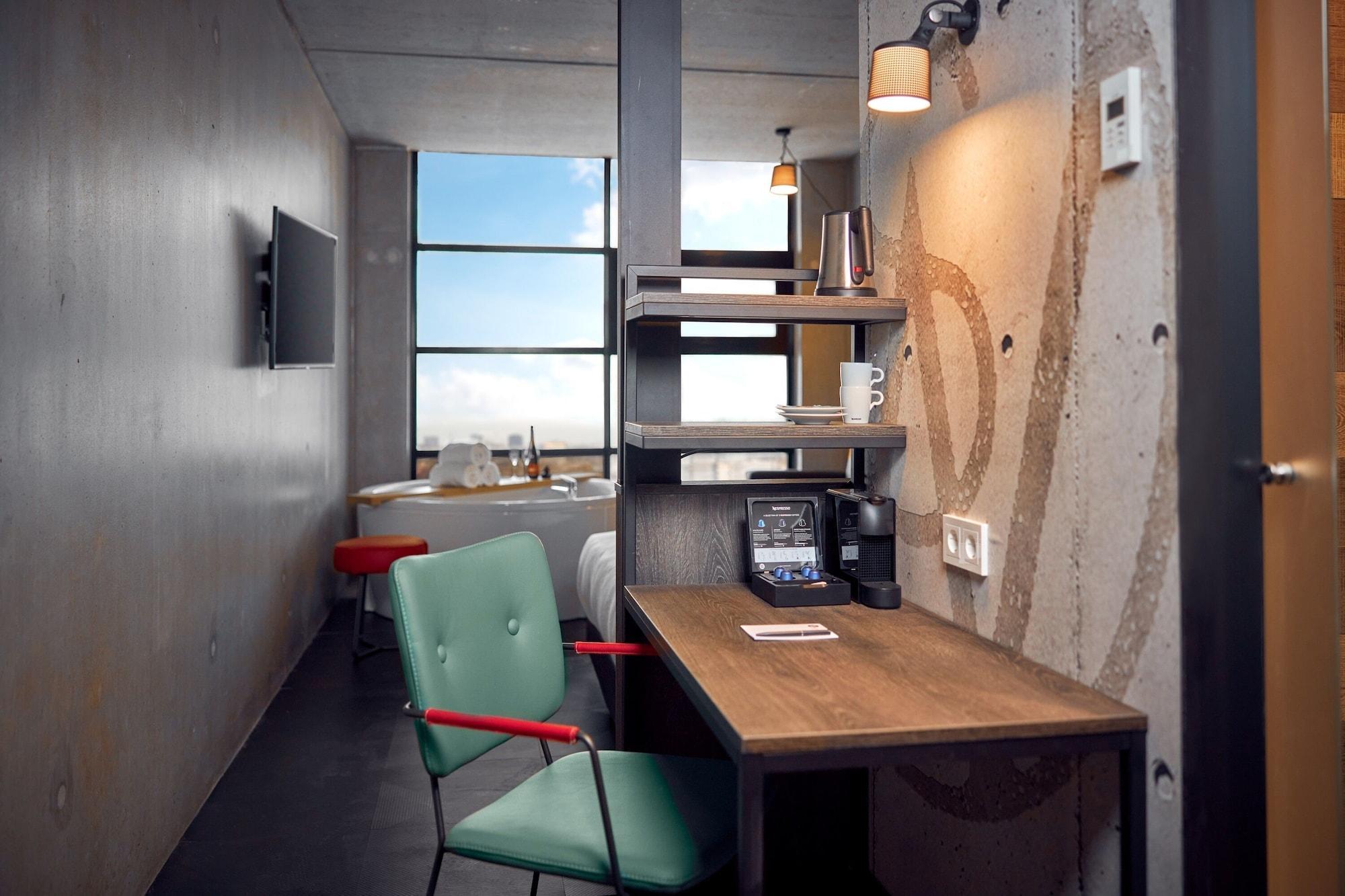 Inntel Hotels Amsterdam Landmark 외부 사진 Interior of a room at the hotel
